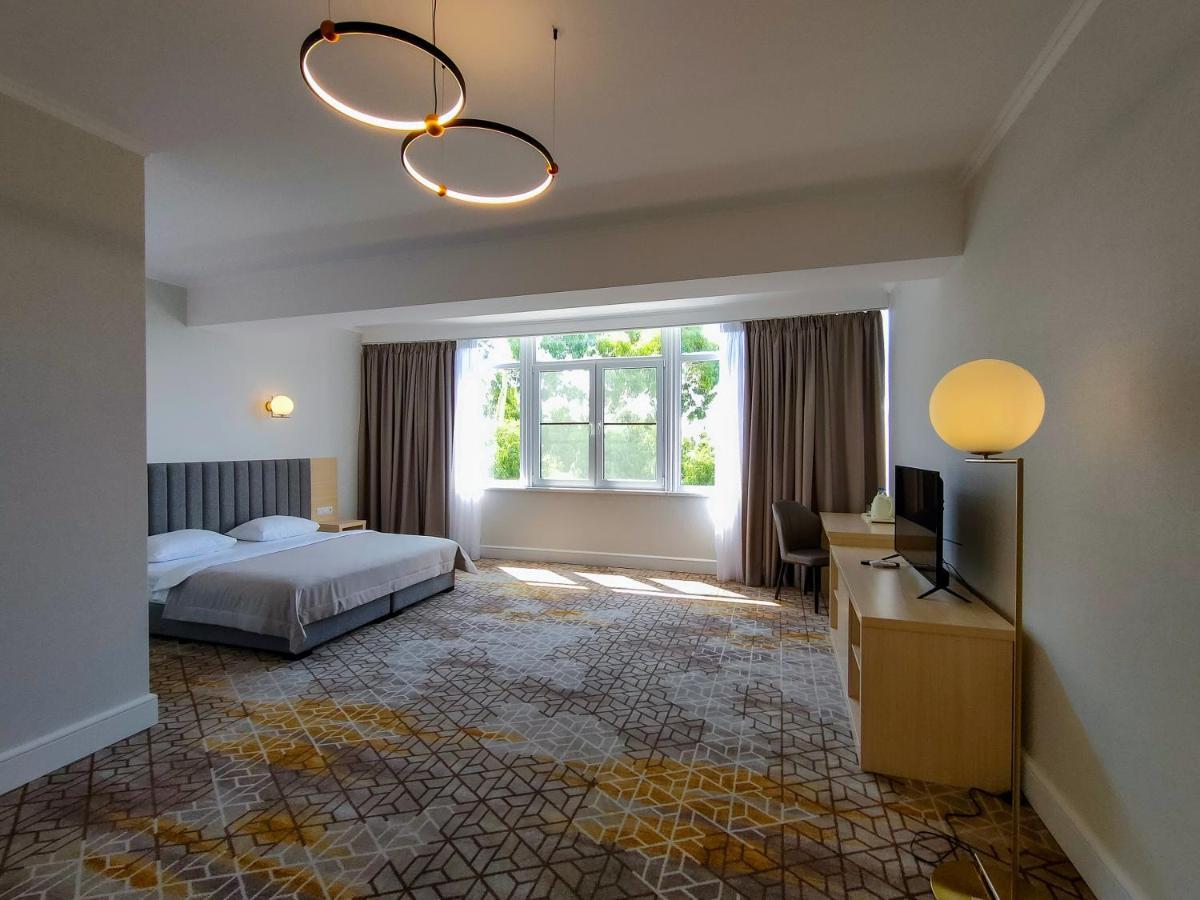 Hotel Citrus ガグラ エクステリア 写真